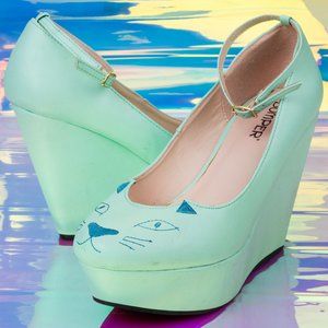 Mint cat face platform wedges, size 9. Lightly used